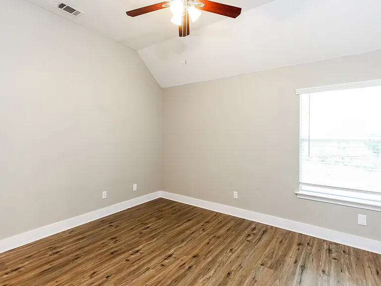 1804 Sandalwood Ln — Photo 12