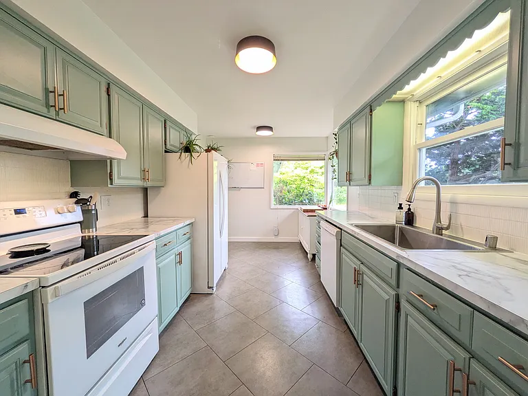 3103 Plymouth Dr — Photo 8