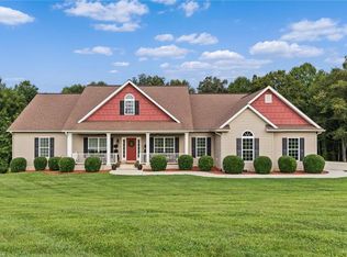 518 Red Brush Rd, Mount Airy, NC 27030