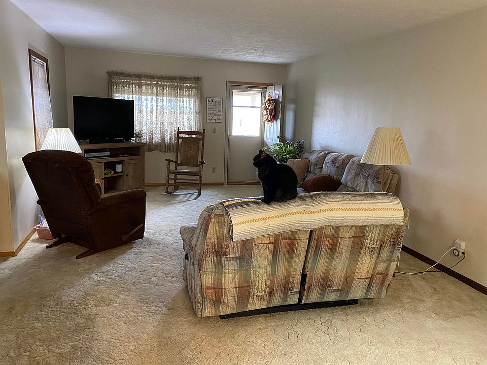 3335 S Showboat Blvd, Hastings, NE 68901 | Zillow