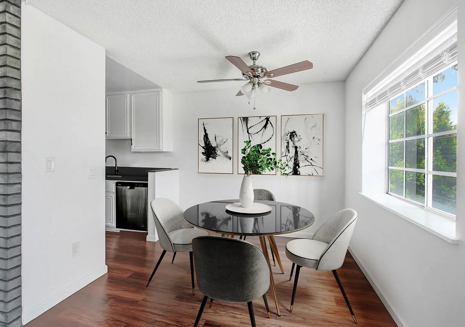 Centinela Apartments — Photo 2
