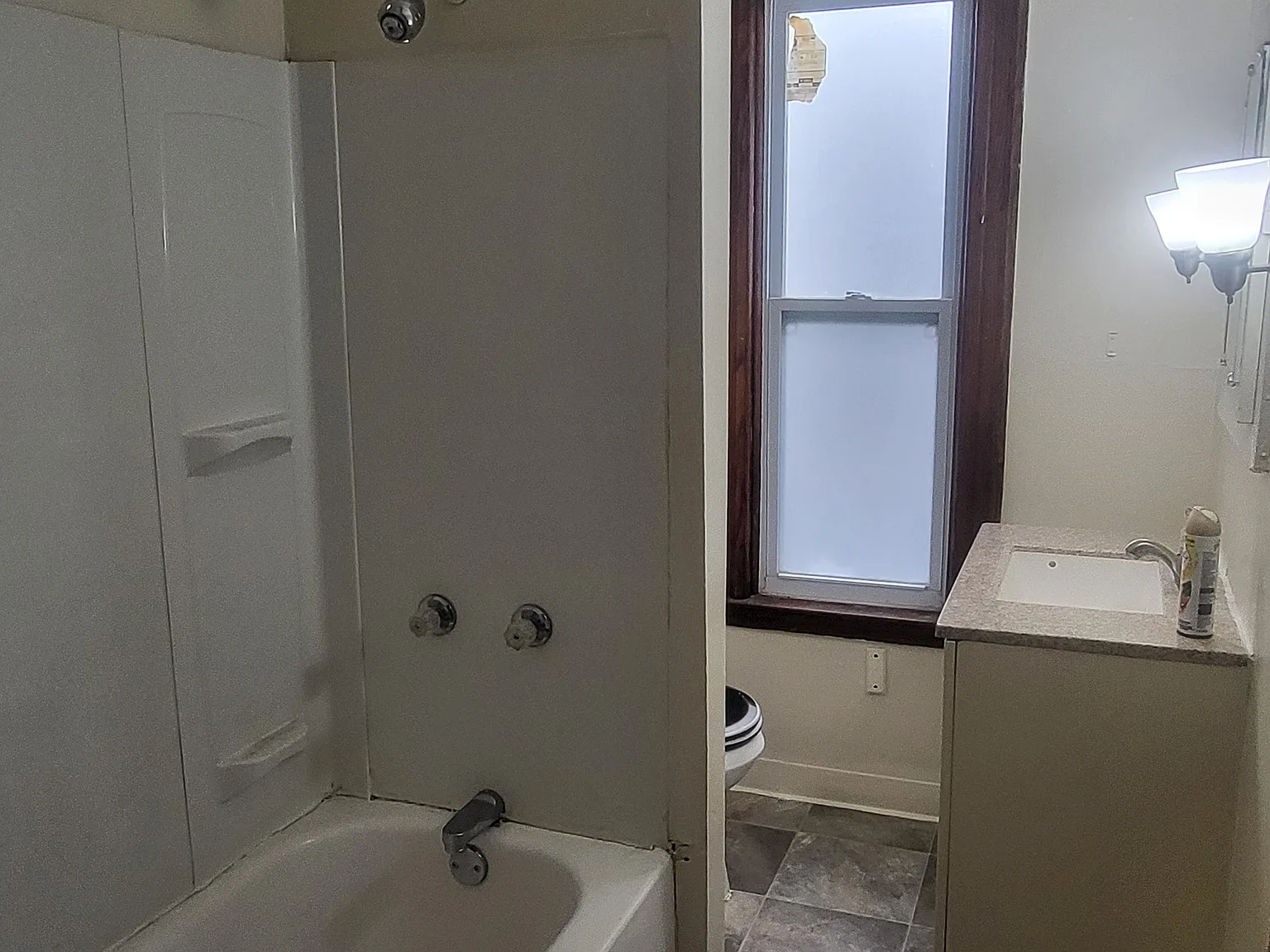 3 bed, $1,300 — Photo 4