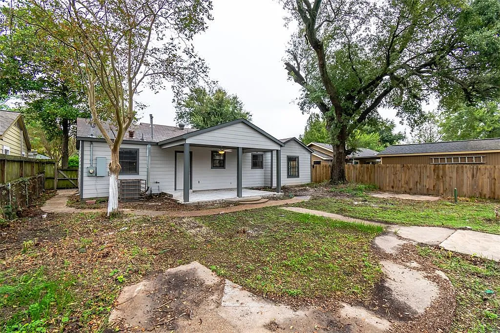 3 bed, 1290 sqft, $1,900 — Photo 2