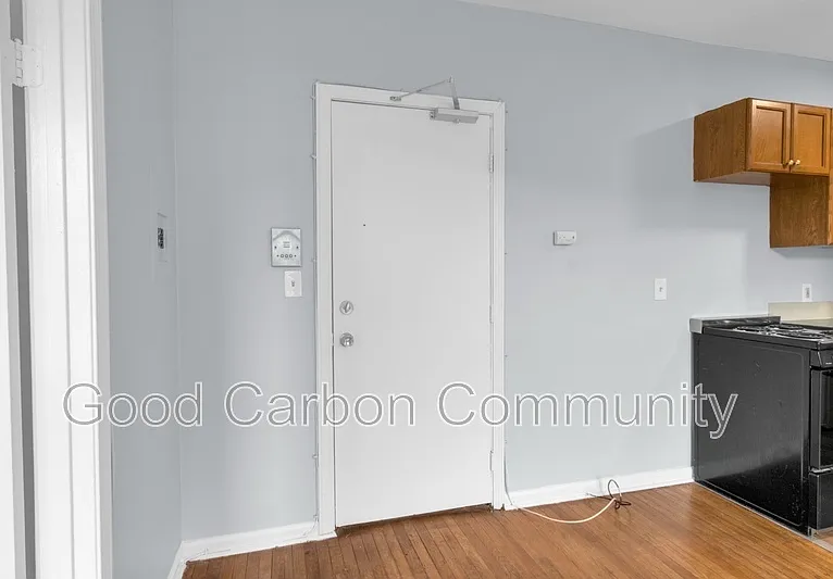 131 Allen St #2 — Photo 7