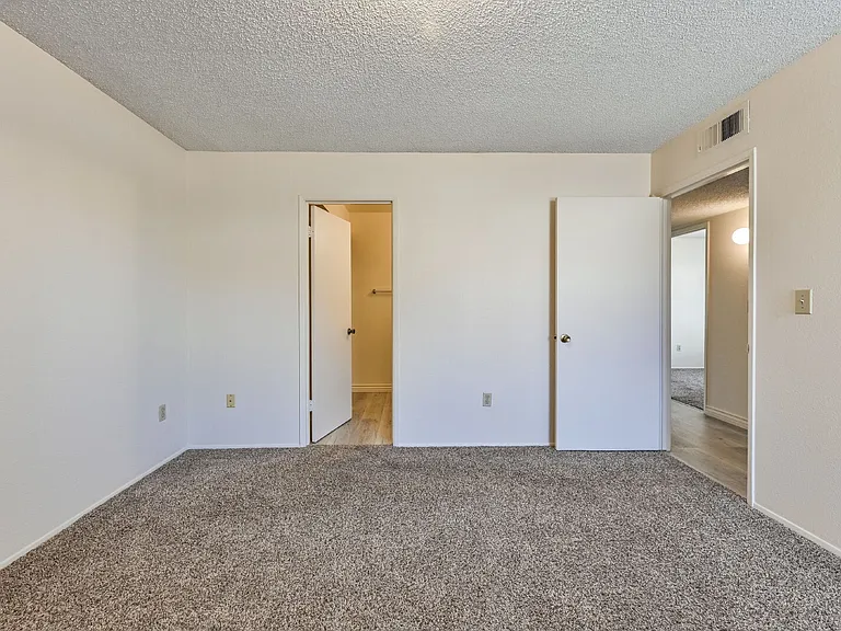 1021 W Perdew Ave — Photo 23