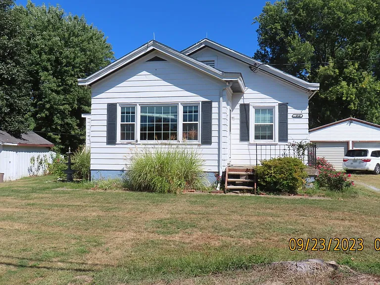 10501 Persimmon Grove Pike — Photo 2