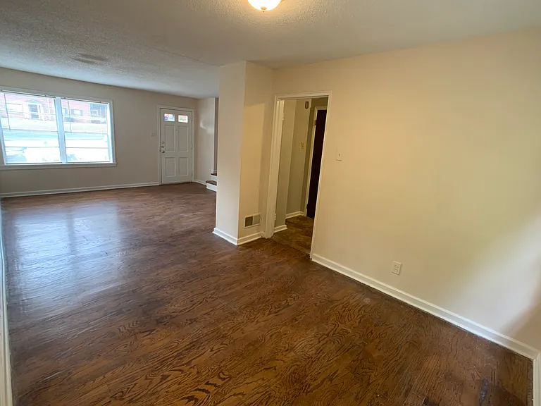 1691 Valley Ave — Photo 6