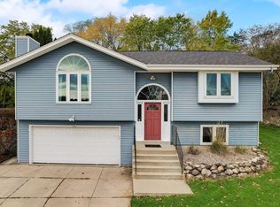 424 N University Dr, Waukesha, WI 53188