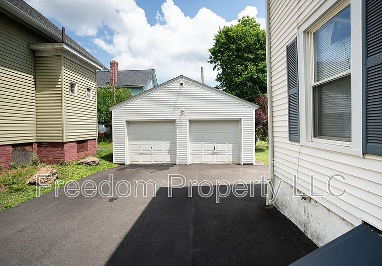 57 Germania St — Photo 8