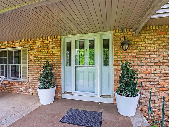 2nd image of 4331 Oakridge Trl NE