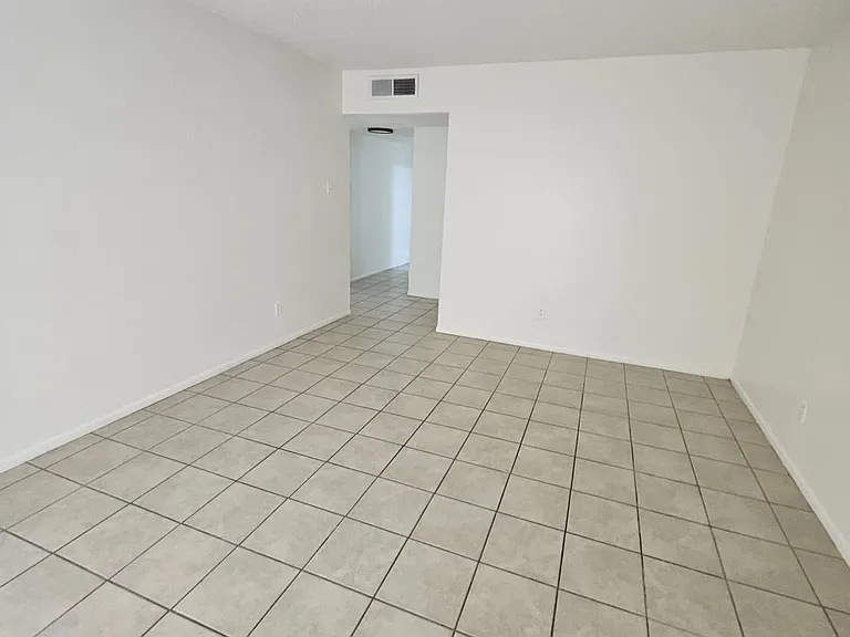 517 Palomas Dr SE #B — Photo 9