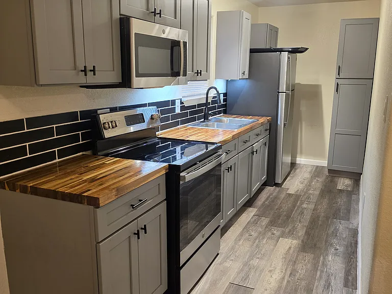 215 N Polaris — Photo 17