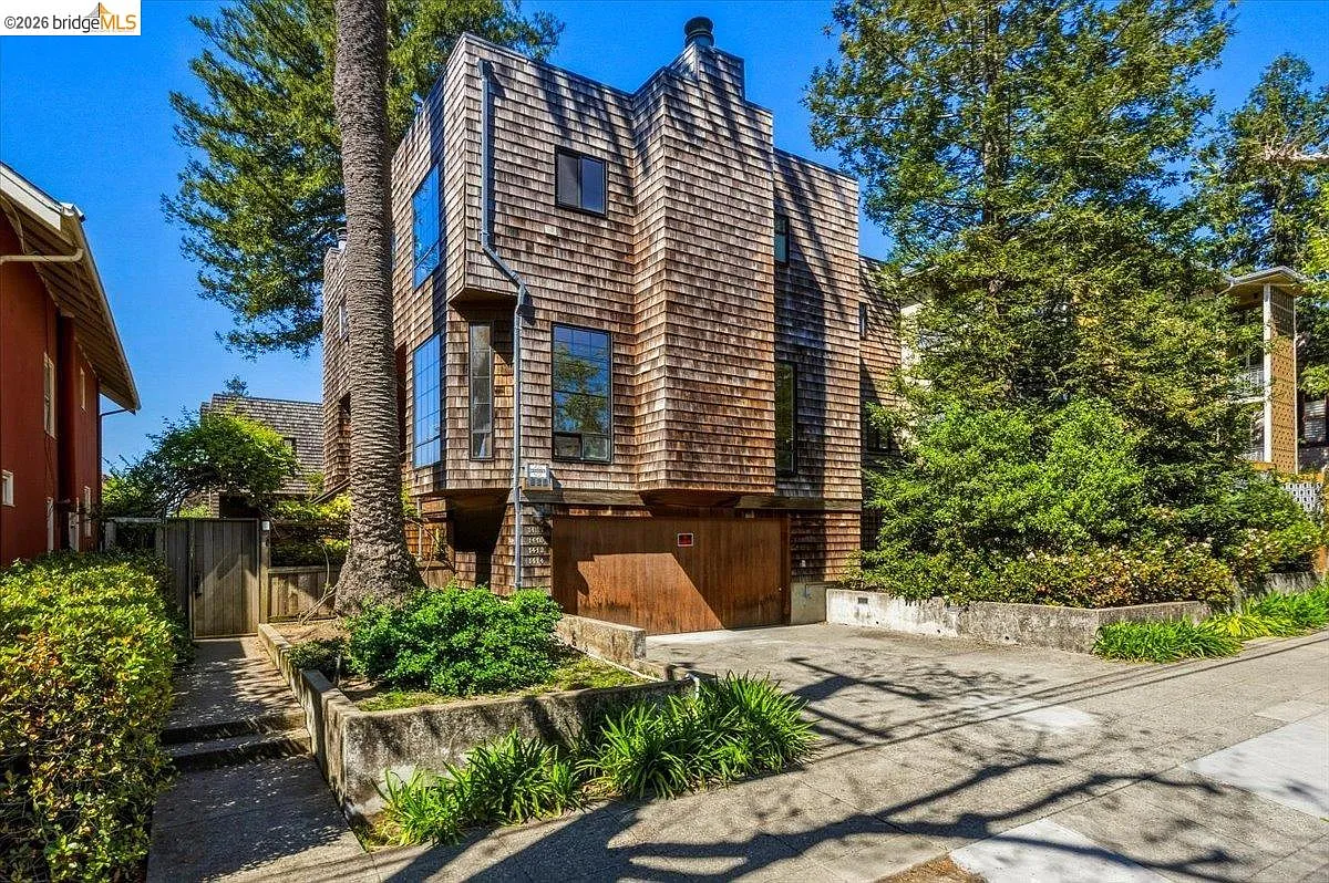 1408 Henry St photo 1