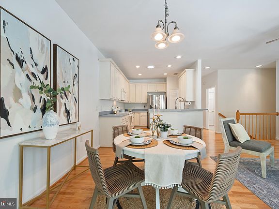 5th image of 10 Dayton Cir