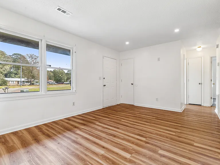 4822 Long Branch Dr — Photo 10