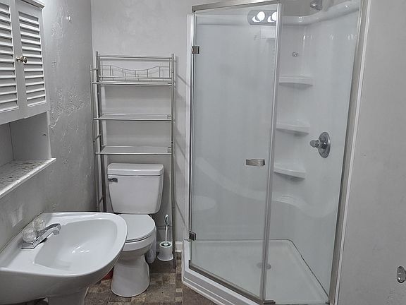 2nd image of 908 Penmar Ave SE #1