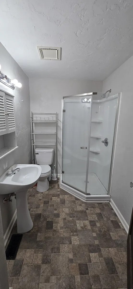 Building Photo - 908 Penmar Ave SE #1