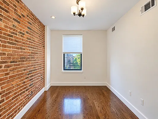 Bedroom, photo 8