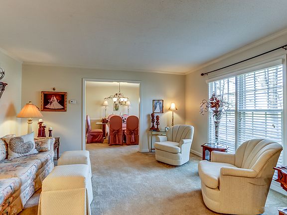 4th image of 7983 Farmington Blvd