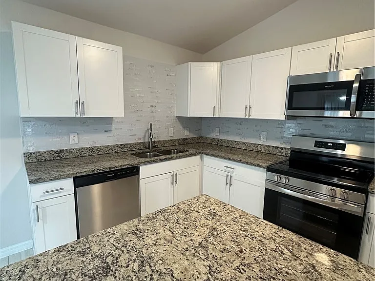 1105 NE 6th Place Cpe — Photo 34
