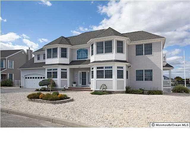 824 Ensign Dr photo 1