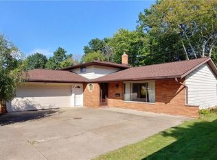 1787 Oaklawn Dr, Parma, OH 44134
