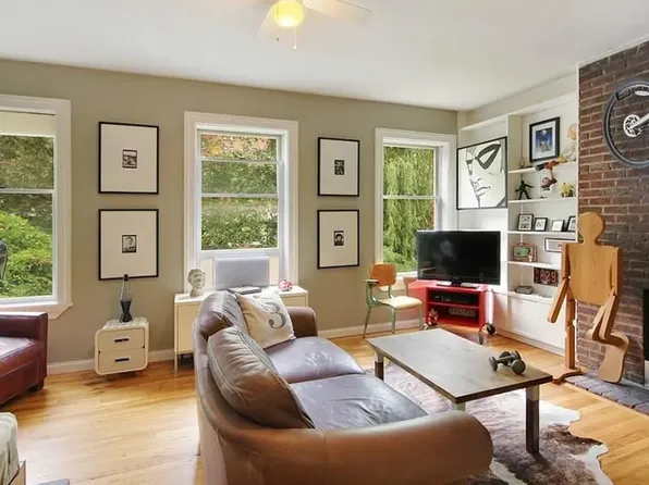 454 West 25th Street image 2 of 4