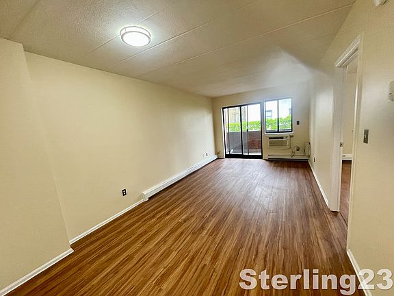 3rd image of 20-72 Steinway St #2R