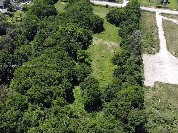 3rd image of Na Luray Rd