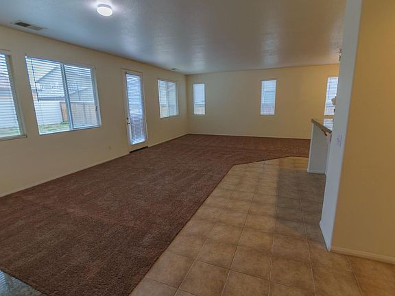 4th image of 15168 Strawberry Ln