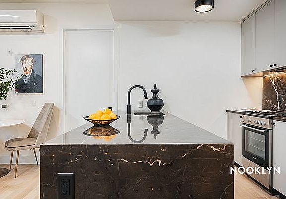 4th image of 250 Gold St #901