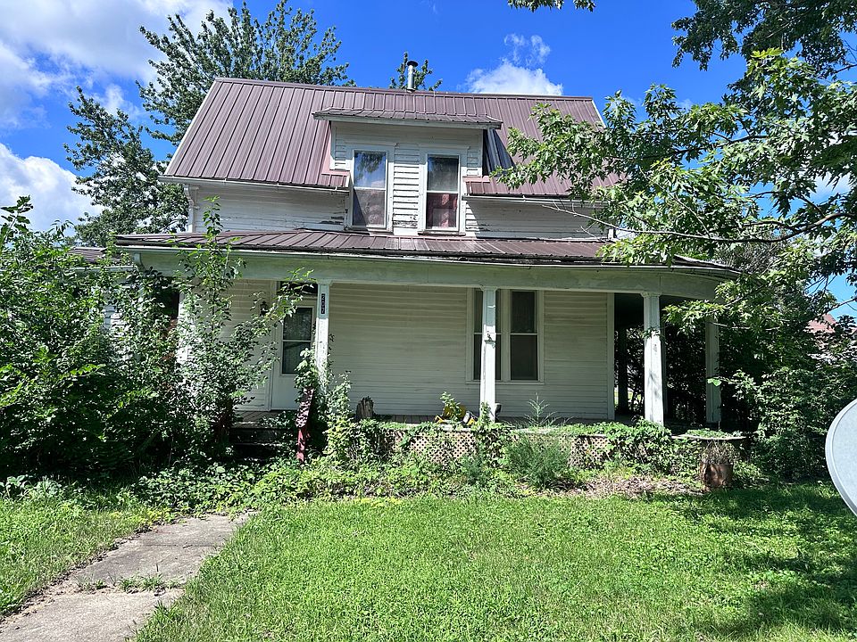 1st image of 207 E 3rd St