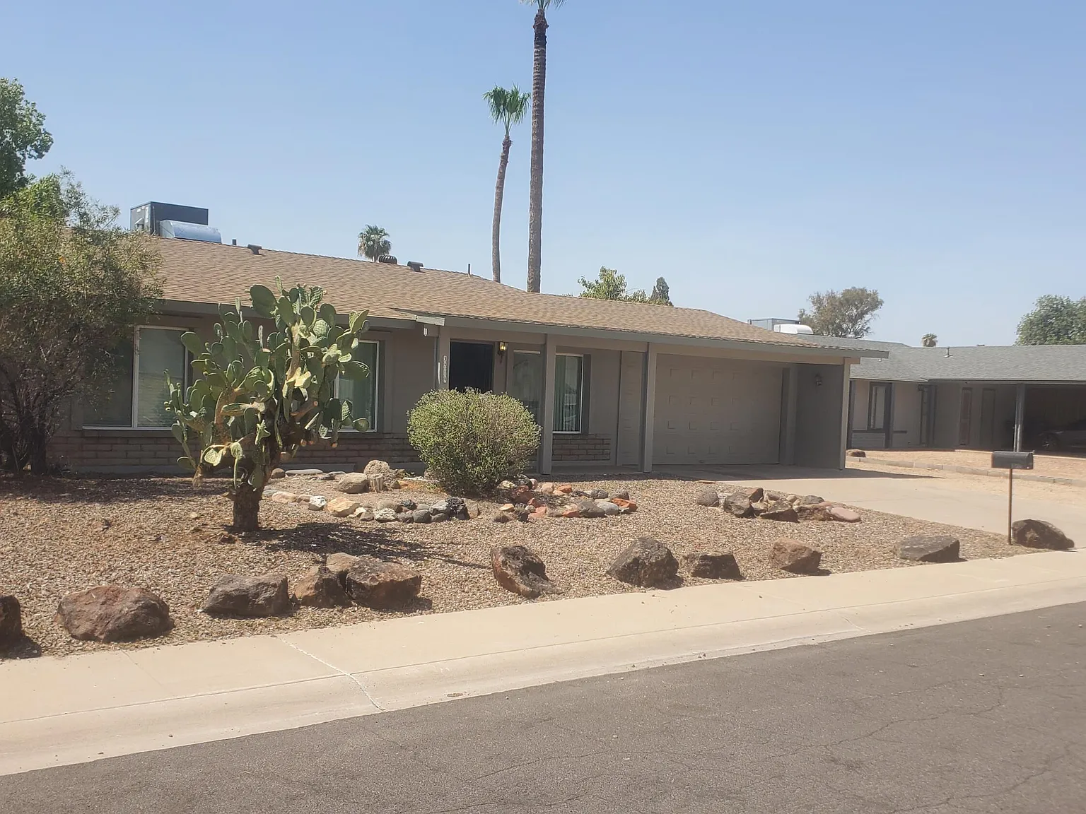 3 bed, 2.0 bath, 1296 sqft, $1,795 — Photo 2