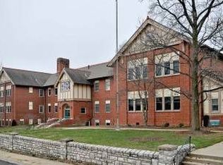 529 Colebrook Dr APT D, Webster Groves, MO 63119