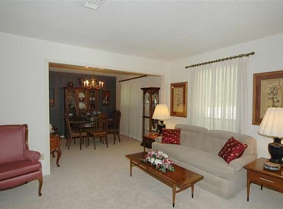 2nd image of 2417 Carriage Ln