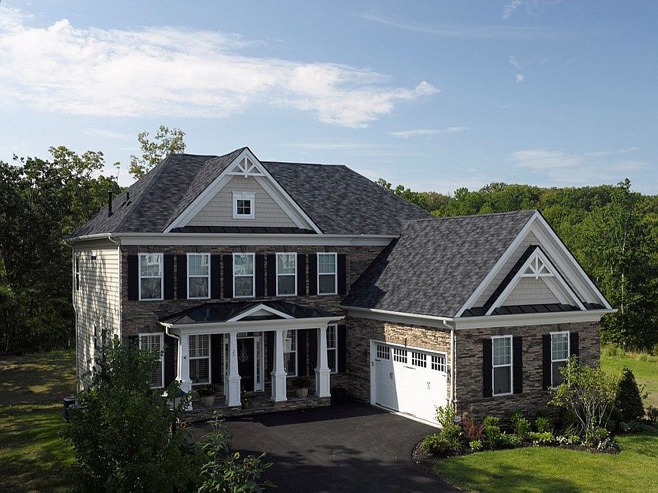 1st image of 25 Woodlot Ct
