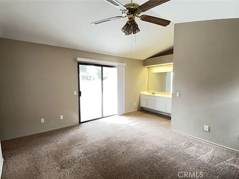 560 Boston St — Photo 13