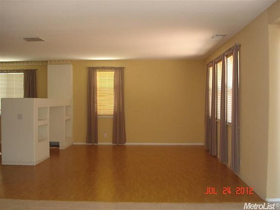 4th image of 841 Windsong Dr