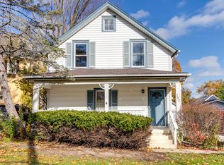 282 Mills Ct, Lake Forest, IL 60045