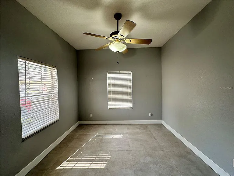 1641 Red Oak Ln — Photo 9