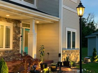 1419 Mockingbird Ct, Oconomowoc, WI 53066