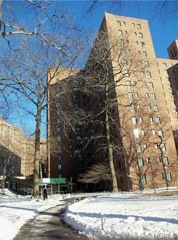 2nd image of 99 Metropolitan Oval APT Te