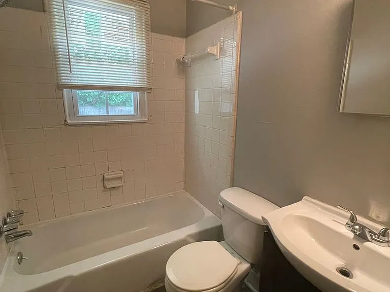 610 W 5th Ave — Photo 33