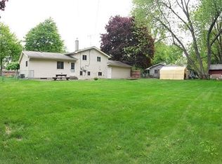 1285 Woodlow St, Waterford, MI 48328