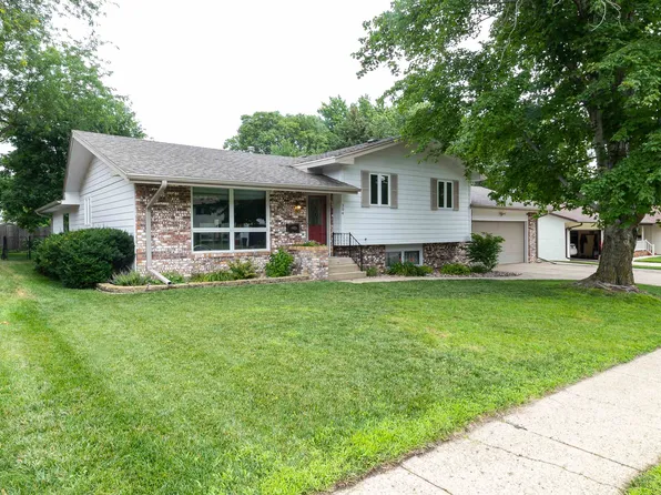 304 E 23rd St, Yankton, SD 57078