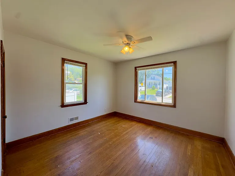 7906 Hillendale Rd — Photo 5