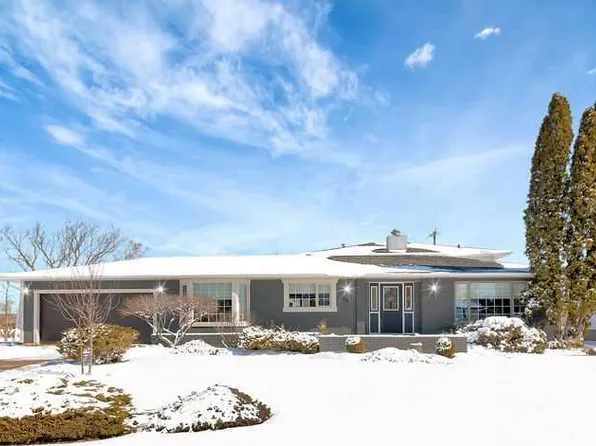 810 S 10th Ave, Wainwright, AB T9W 1B8