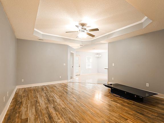 3rd image of 38 Kathleen Dr