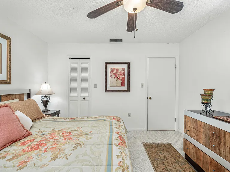 3833 Edgewater Dr — Photo 28