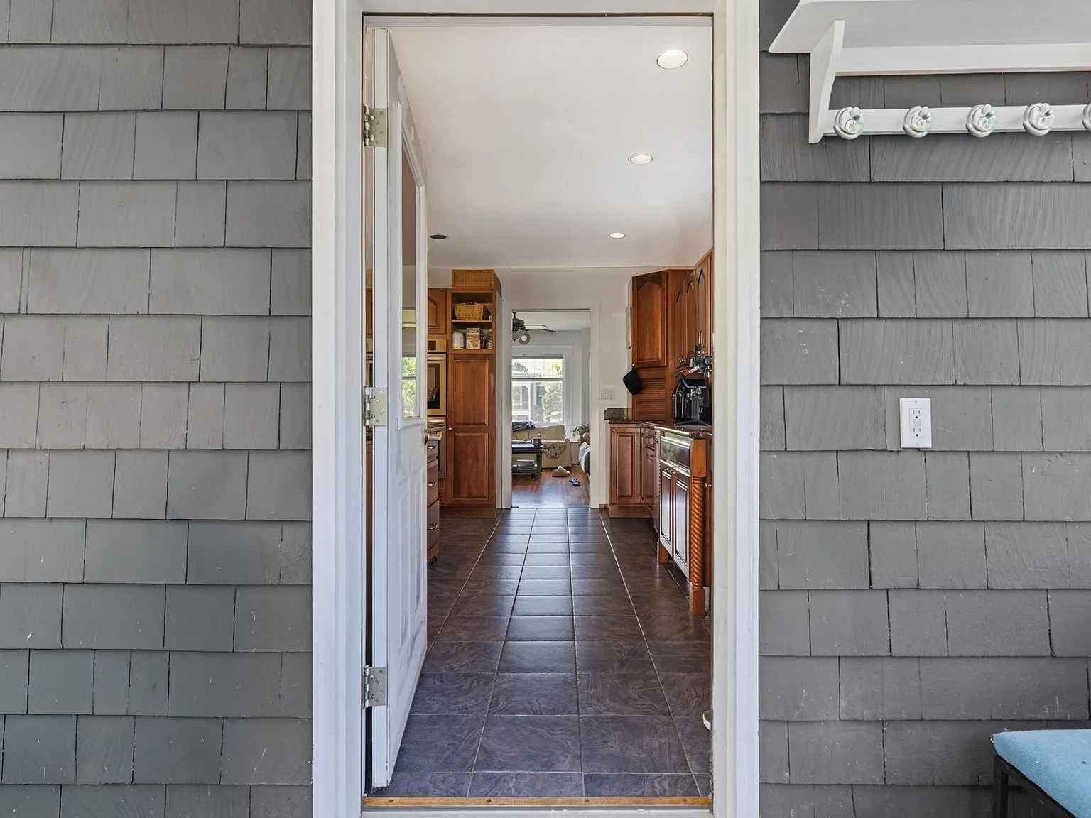 4 bed, 1.5 bath, 1741 sqft, $4,500 — Photo 3